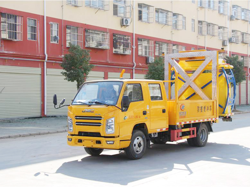 江鈴黃牌防撞緩沖車(chē)