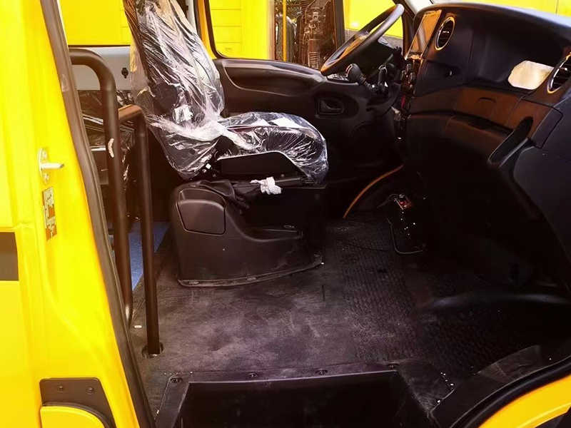 依維柯9-11座救險(xiǎn)車(chē)