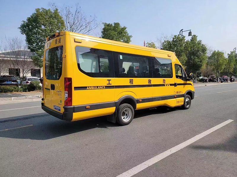 依維柯9-11座救險(xiǎn)車(chē)