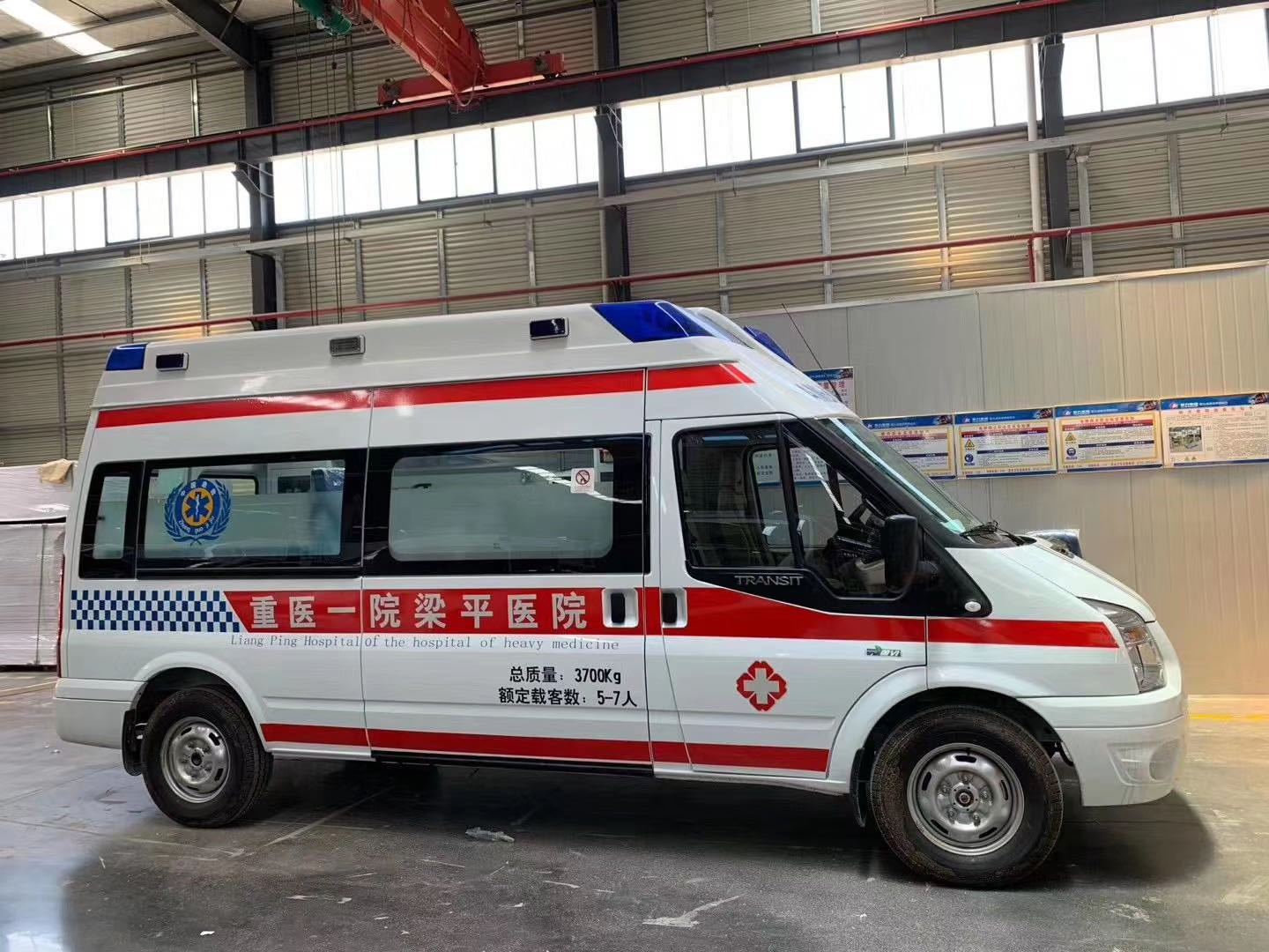 一臺福特V348負壓監(jiān)護型救護車發(fā)往重慶