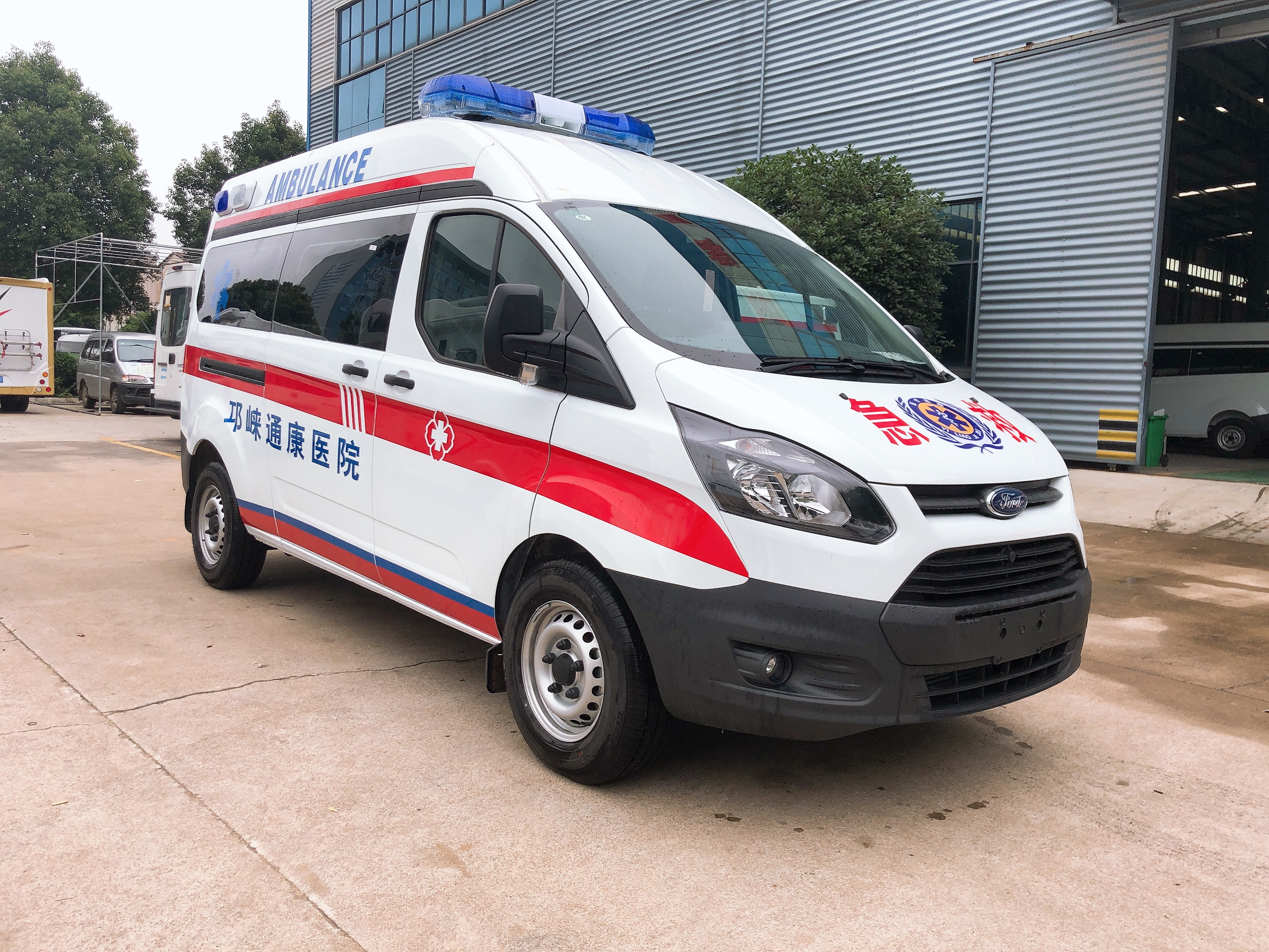 福特V362轉(zhuǎn)運型救護車發(fā)往四川